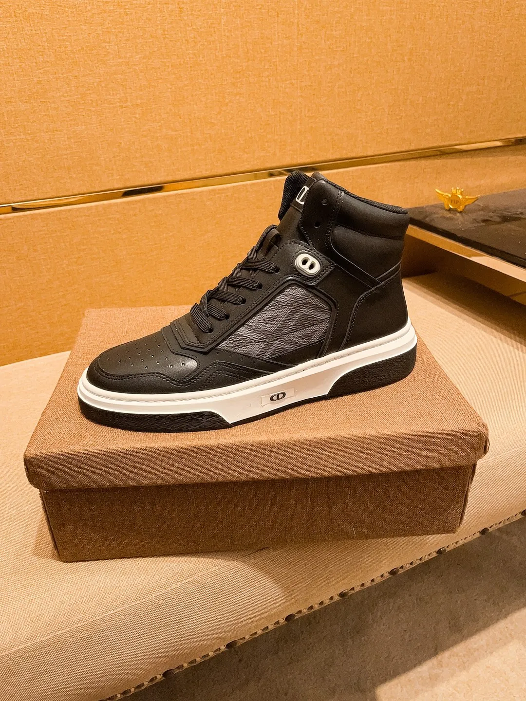 Men's shoes💰 480💰[Dior]🔥 High-end men's shoes brand official website 1:1 latest masterpiece: the upper is made of Italian imported first-layer cowhide with a comfortable and breathable lining➕original non-slip and wear-resistant outsole🔥, making walking more convenient and comfortable! An exclusive new model, a stunning work, a beautiful 1:1 replica [color] compared to the official quality! Create a fashionable personality to set off your uniqueness! A must-have for trendy men! Classic 🔥Size: 38-44 Color: 🔥 2⃣️colors available🔥.